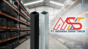 Dua batang besi hollow berukuran sama diletakkan berdampingan, satu berwarna hitam tanpa lapisan dan satu berwarna abu-abu keperakan berlapis galvanis
