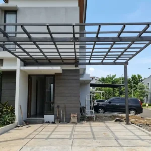 Rangka kanopi dari besi hollow sebelum dipasang atap